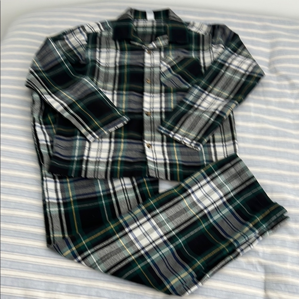 OLD NAVY PLAID FLANNEL PJ SET. Size L (10/12)